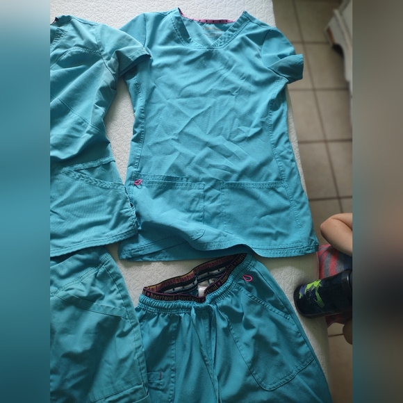 Scrub Bundle - Picture 3 of 4